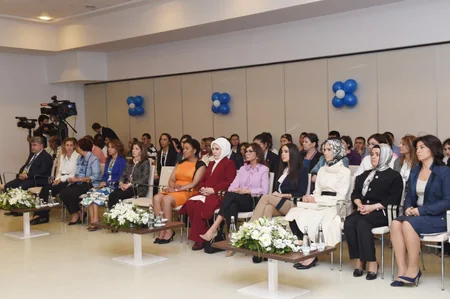 ​Azərbaycanın birinci xanımı Antalyada Əlillərin Bərpa Mərkəzi ilə tanış olub
