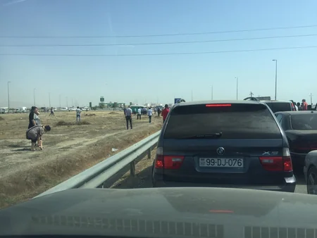 Həftəsonu rayona üz tutanlar Bakıya qayıdanda tıxac yaratdı