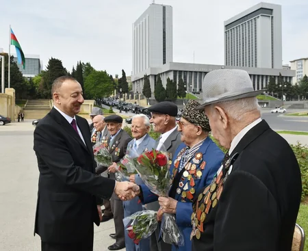 Prezident İlham Əliyev 9 May - Qələbə bayramı münasibətilə Bakıda keçirilən mərasimdə iştirak edib - YENİLƏNİB