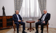 Ermənistanın baş nazirinin müavini İran səfiri ilə regional prosesləri müzakirə edib