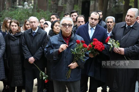 Görkəmli bəstəkar Fikrət Əmirovun məzarı ziyarət olunub