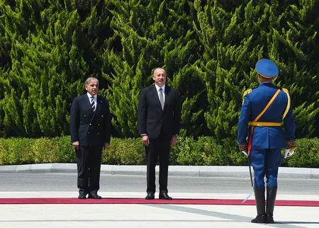 Official welcome ceremony held for Pakistani Prime Minister