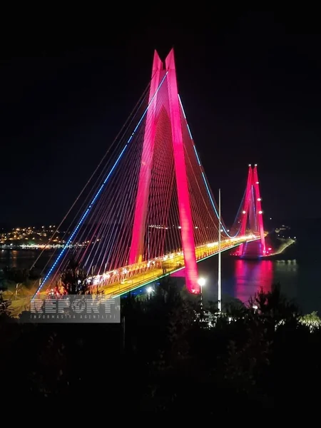 İstanbul körpüləri Azərbaycan bayrağının rəngləri ilə işıqlandırılıb