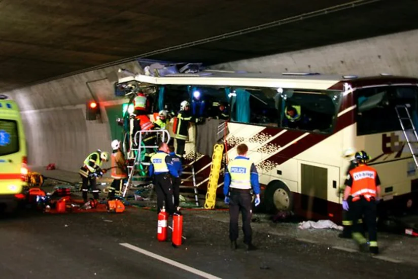 В Швейцарии произошло крупное ДТП, погиб человек, 11 пострадали