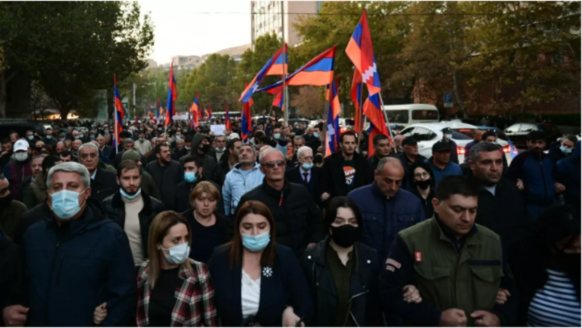 В Ереване протестующие собрались у здания суда