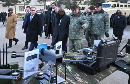 Президенту Гвинеи-Бисау показали вооружение командос Азербайджана