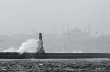 Türkiyədə güclü fırtına nəticəsində 5 nəfər ölüb, 110 nəfər yaralanıb