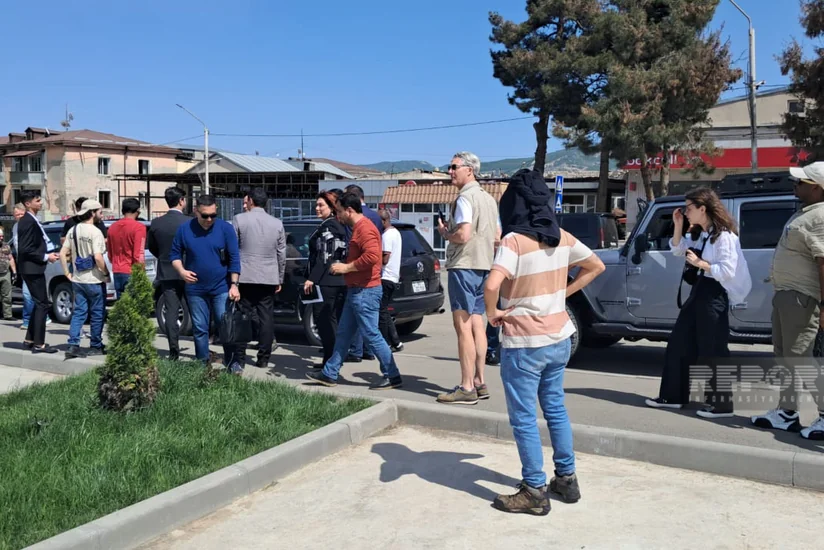 International travelers in Khankandi