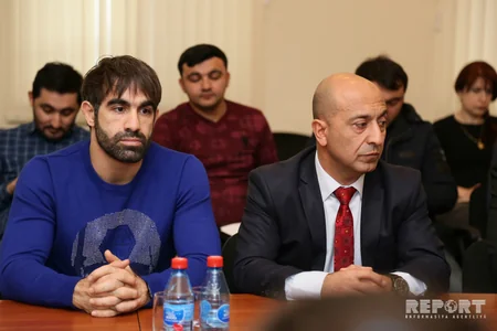Gənclər və İdman Nazirliyində beynəlxalq yarışlarda uğur qazanan karateçi və taekvondoçularla görüş olub