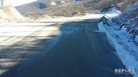 Xızıda torpaq sürüşməsi baş verib, yol çöküb - FOTO