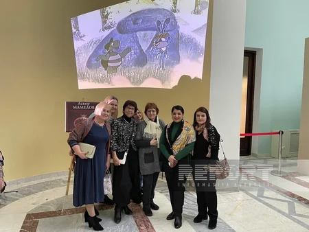 Azərbaycanlıların Həmrəyliyi Günü ərəfəsində Moskvada “Nar dastanı” sərgisi açılıb