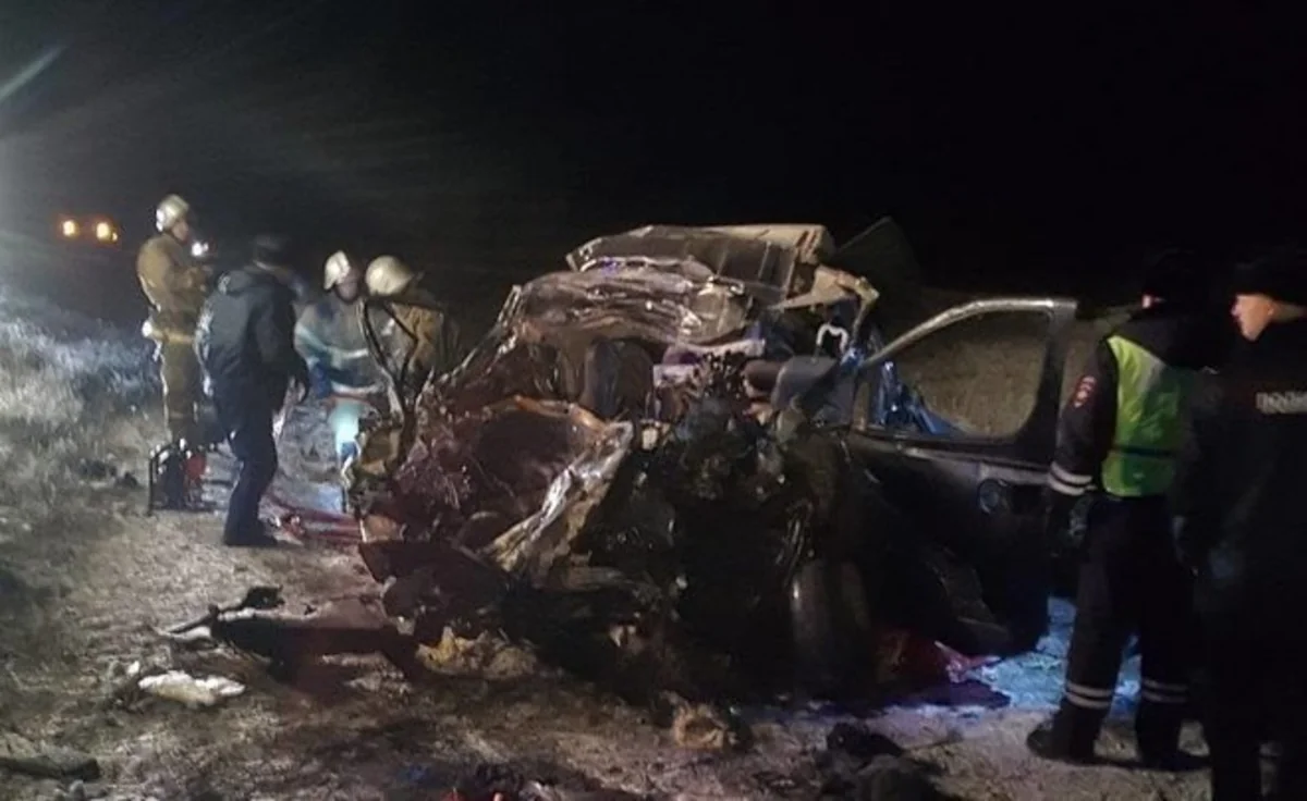 Rusiyada mikroavtobus yük maşını ilə toqquşub, beş nəfər ölüb