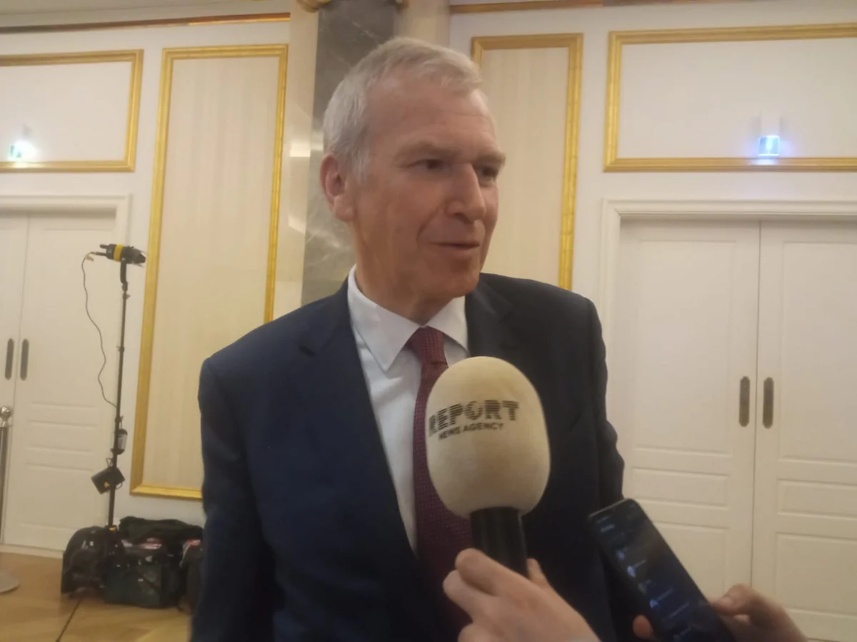 Problems should be solved to ensure peace between Azerbaijan and Armenia,  ex-PM of Belgium says