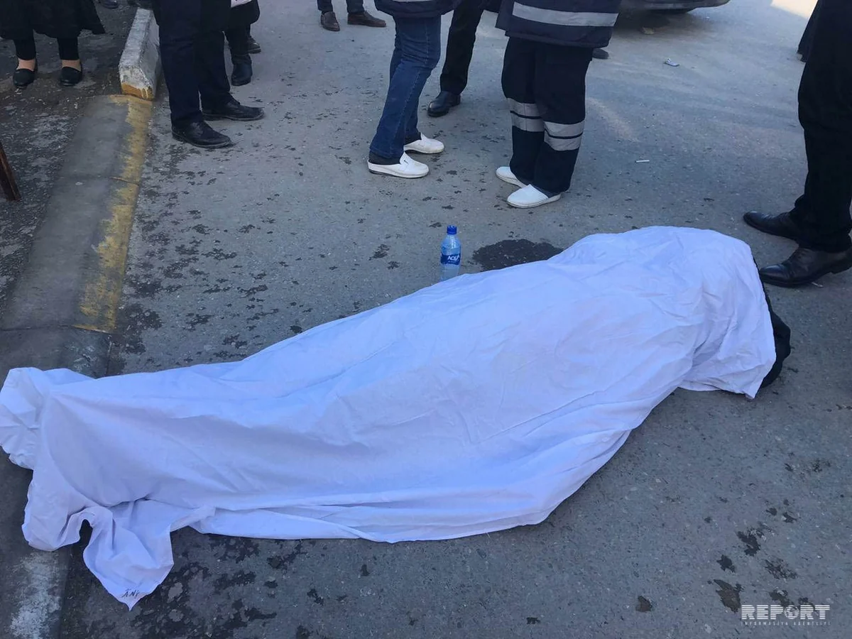 Sumqayıtda yolda kişi meyiti tapılıb - FOTO