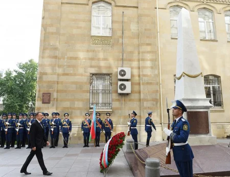 President visits monument erected in honor of Azerbaijani Democratic Republic