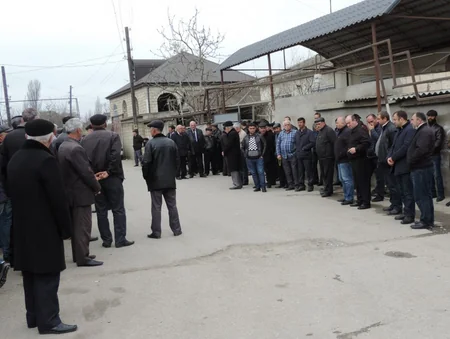 “Günəşli” yatağındakı qəzada həlak olan neftçi Edik Rzaxanov dəfn olunub - VİDEO