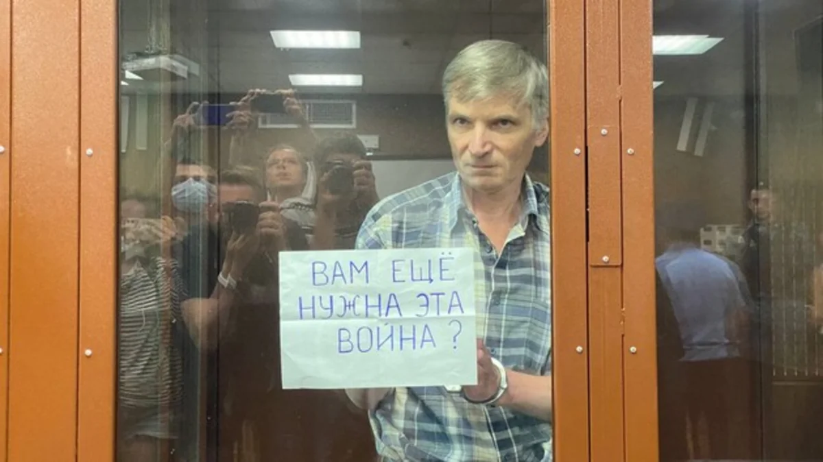 Rusiyada müharibə əleyhinə ifadələrə görə bələdiyyə üzvü 7 il həbs cəzası alıb