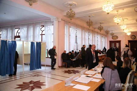 Azərbaycan xalqı səs verir - FOTOREPORTAJ