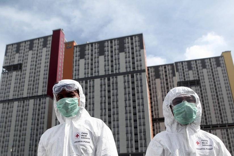 İndoneziya sərhədlərini bağlayır