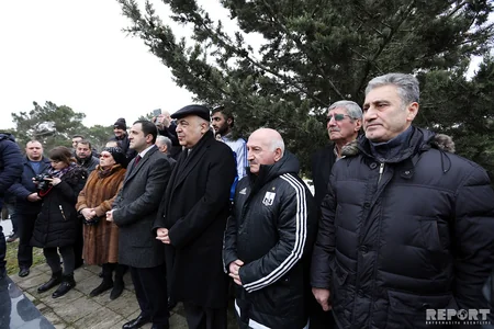 Futbol ictimaiyyəti “Neftçi”nin əfsanəvi futbolçusu Anatoli Banişevskinin məzarını ziyarət edib