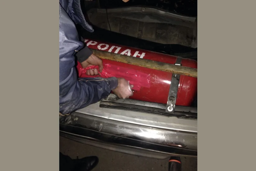 Qaz balonundan külli miqdarda siqaret aşkar edilib