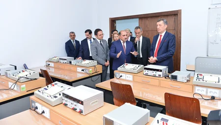 Türkiyənin təhsil naziri Bakı Dövlət Peşə Təhsil Mərkəzində olub