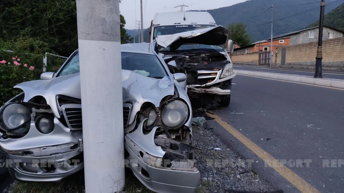 Qaxda mikroavtobus qəzaya uğrayıb, 5 nəfər xəsarət alıb