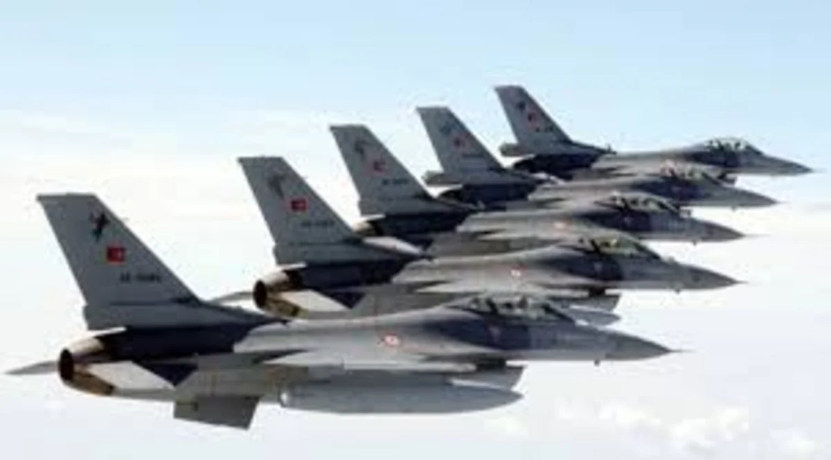 СМИ: Шесть турецких истребителей вторглись в воздушное пространство Греции