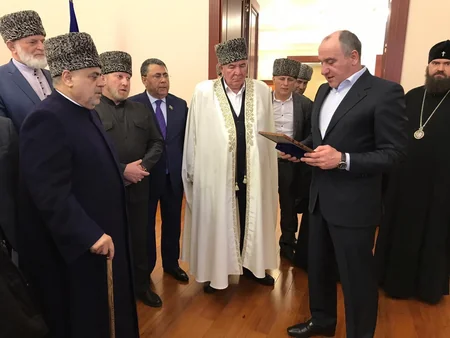 Allahşükür Paşazadə Qaraçay-Çərkəz Respublikasının ordeni ilə təltif edilib