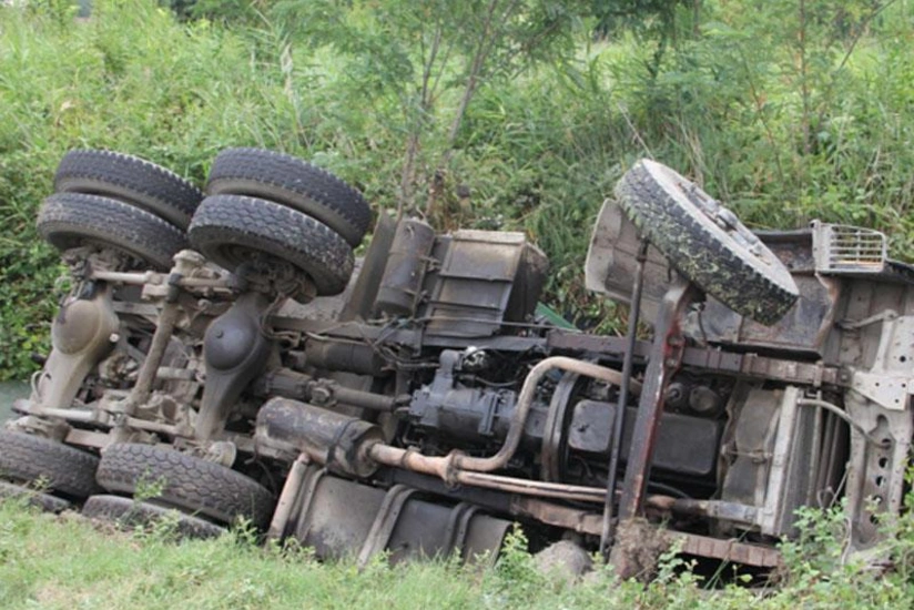 Kəlbəcərdə yük avtomobili aşıb, ölən və xəsarət alan var