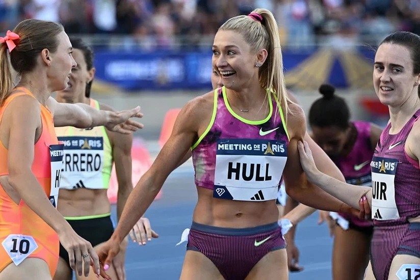 Aussie Jessica Hull breaks 2000m world record in Olympic statement