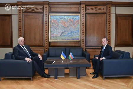 Главы МИД Азербайджана и Украины провели переговоры в расширенном составе