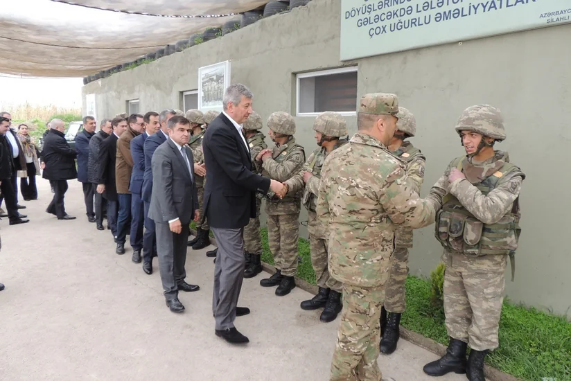 Elmar Məmmədyarov iki müavinini və  xüsusi tapşırıqlar üzrə səfirləri cəbhə bölgəsinə göndərib