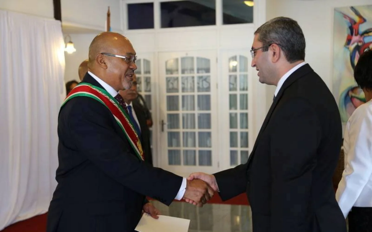 Azərbaycan səfiri etimadnaməsini Surinam prezidentinə təqdim edib