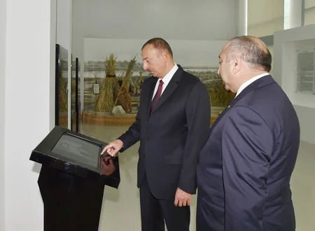 Azərbaycan Prezidenti Kürdəmirdə məktəb binasının açılışında iştirak edib