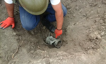 ​Tərtərdə top mərmisi və qrad raketinin hissələri tapılıb