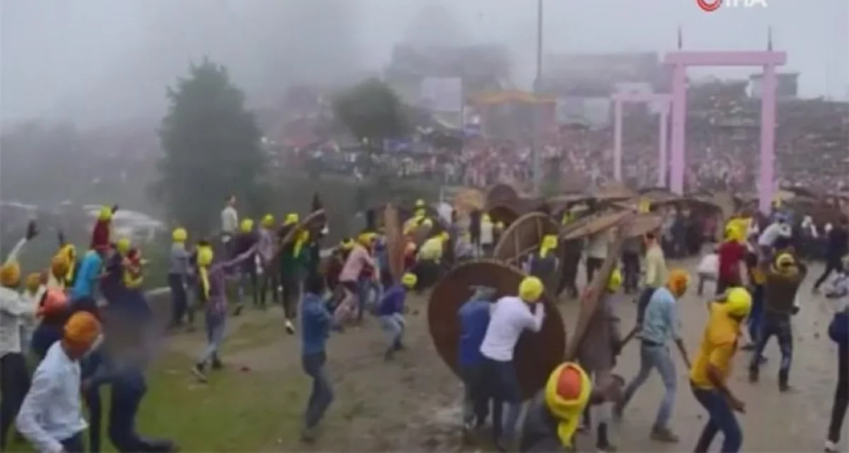 Hindistanda daşatma festivalında 100 nəfər xəsarət alıb