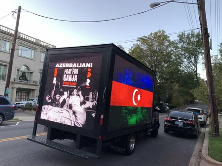 ABŞ-da xüsusi avtomobillər sakinləri erməni işğalı barədə məlumatlandırır