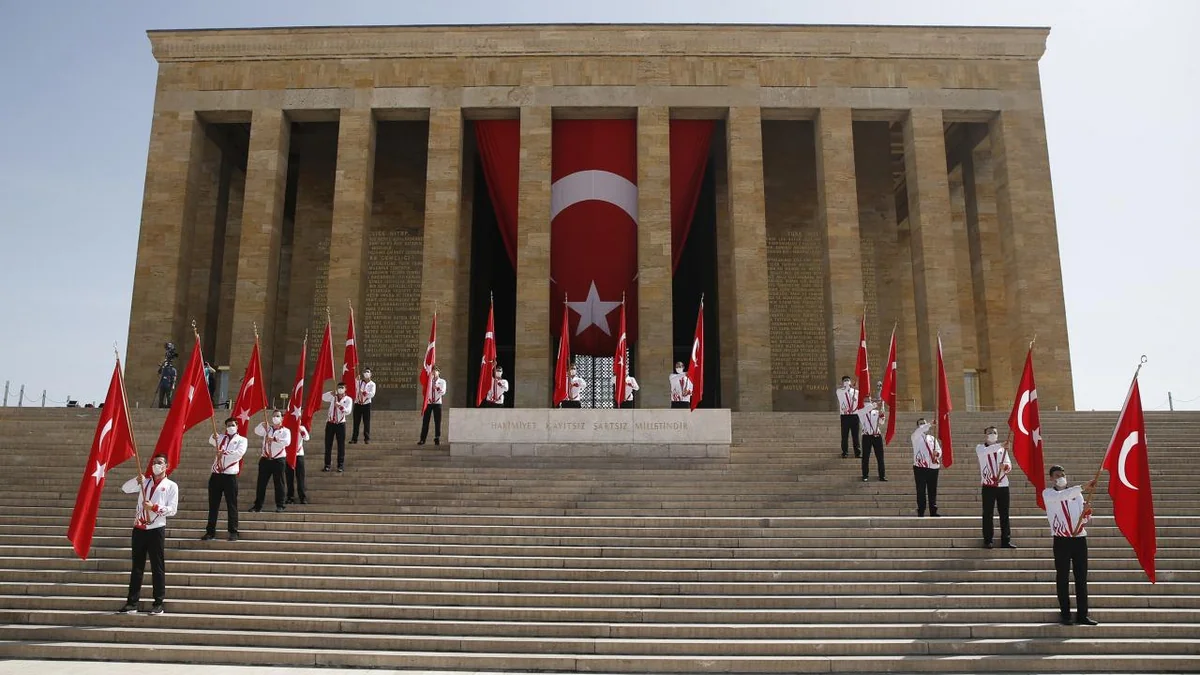 Türkiyə xalqı Atatürkü Anma, Gənclik və İdman Gününü qeyd edir