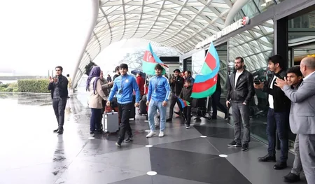 Avropa çempionatında uğur qazanan Azərbaycan cüdoçuları Vətənə qayıdıb - FOTO