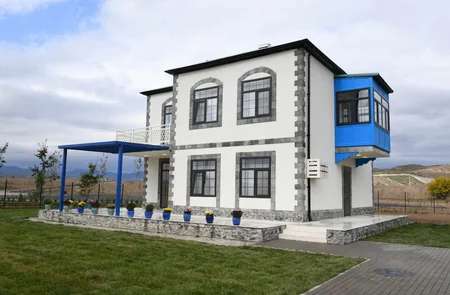 Azərbaycan Prezidenti Zəngilanın Ağalı kəndində həyata keçirilən işlərlə tanış olub
