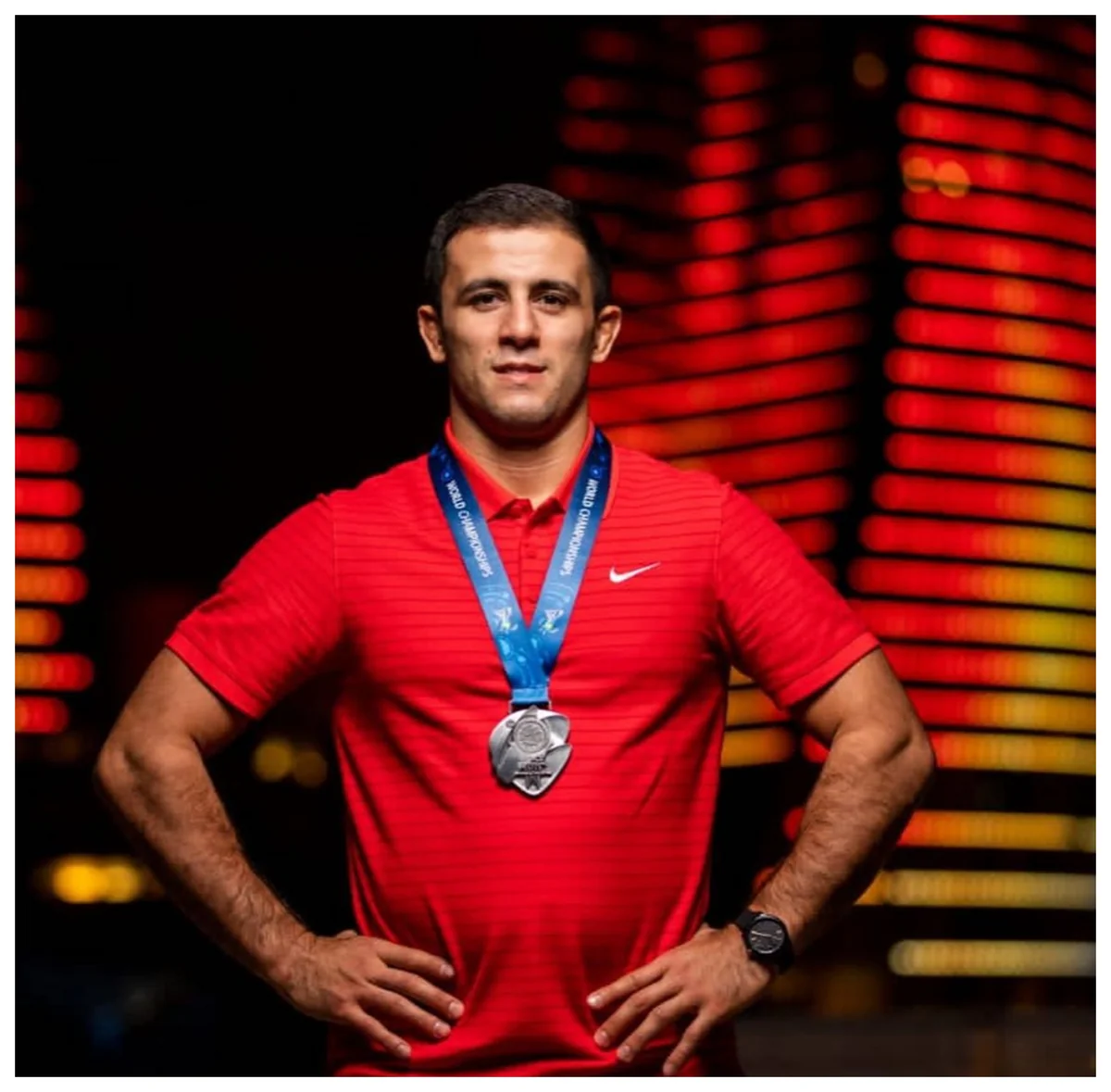 Azərbaycan güləşçisi qızıl medalını Ordu üçün hərraca çıxarır