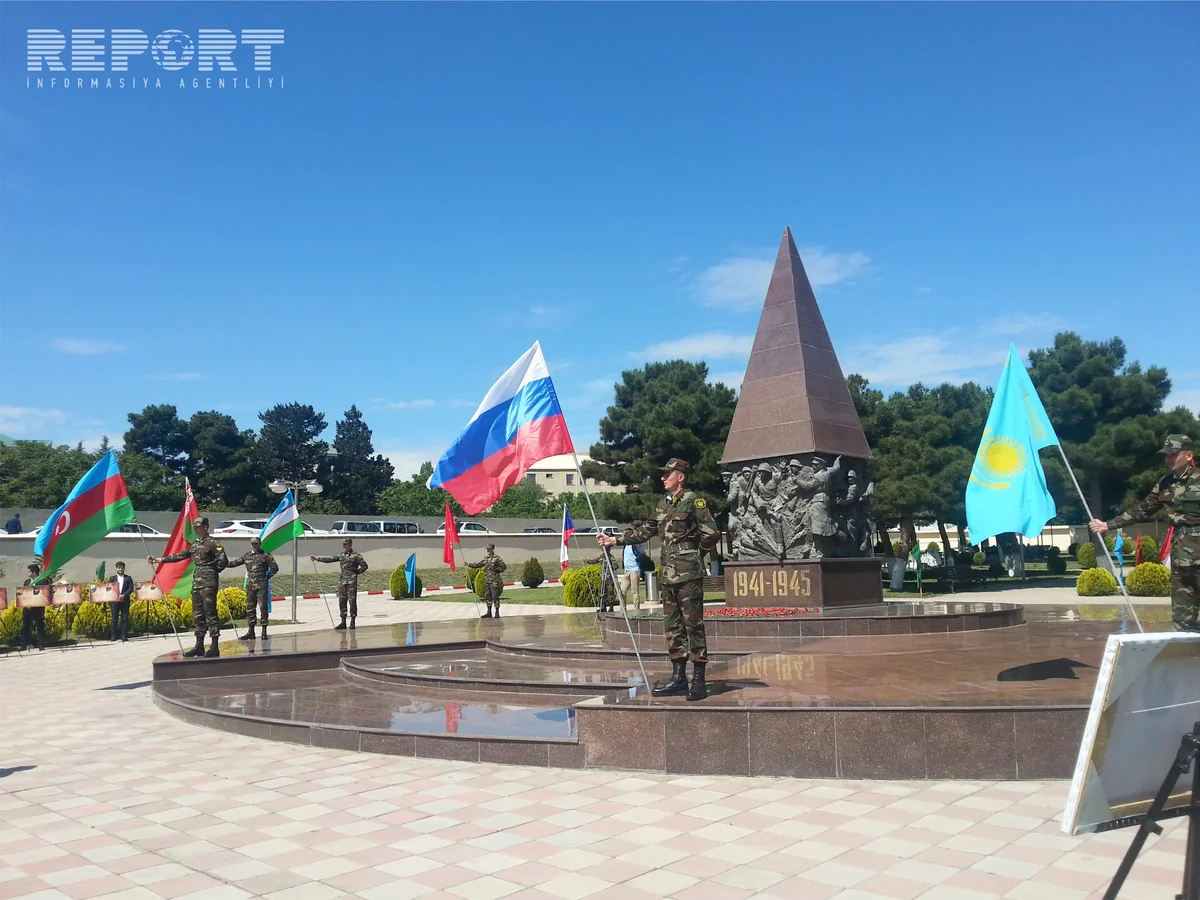 MDB ölkələrinin səfirləri Bakıda hərbi şərəf Memorialına gül çələngi qoyub