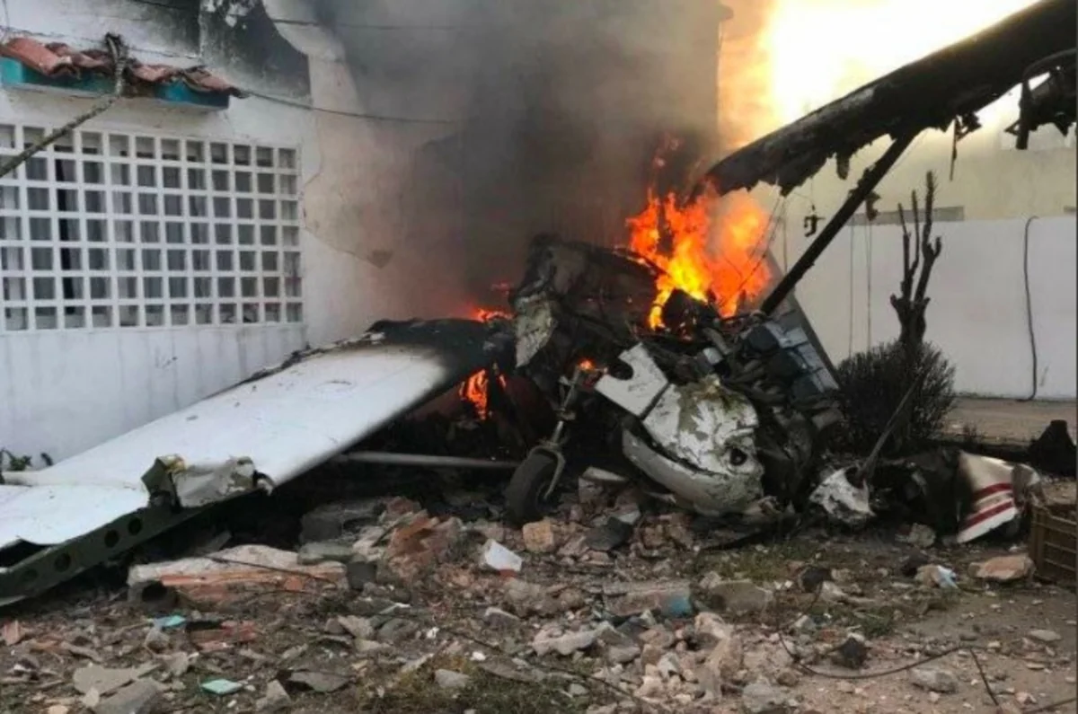 Venesuelada təyyarə evin üzərinə düşüb, 1 nəfər yanaraq ölüb