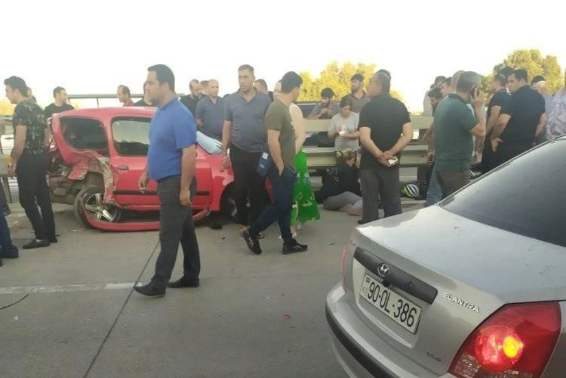 Bakıda zəncirvari yol qəzası olub, xəsarət alanlar var