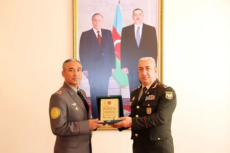 Özbəkistan nümayəndə heyəti Milli Müdafiə Universitetini ziyarət edib