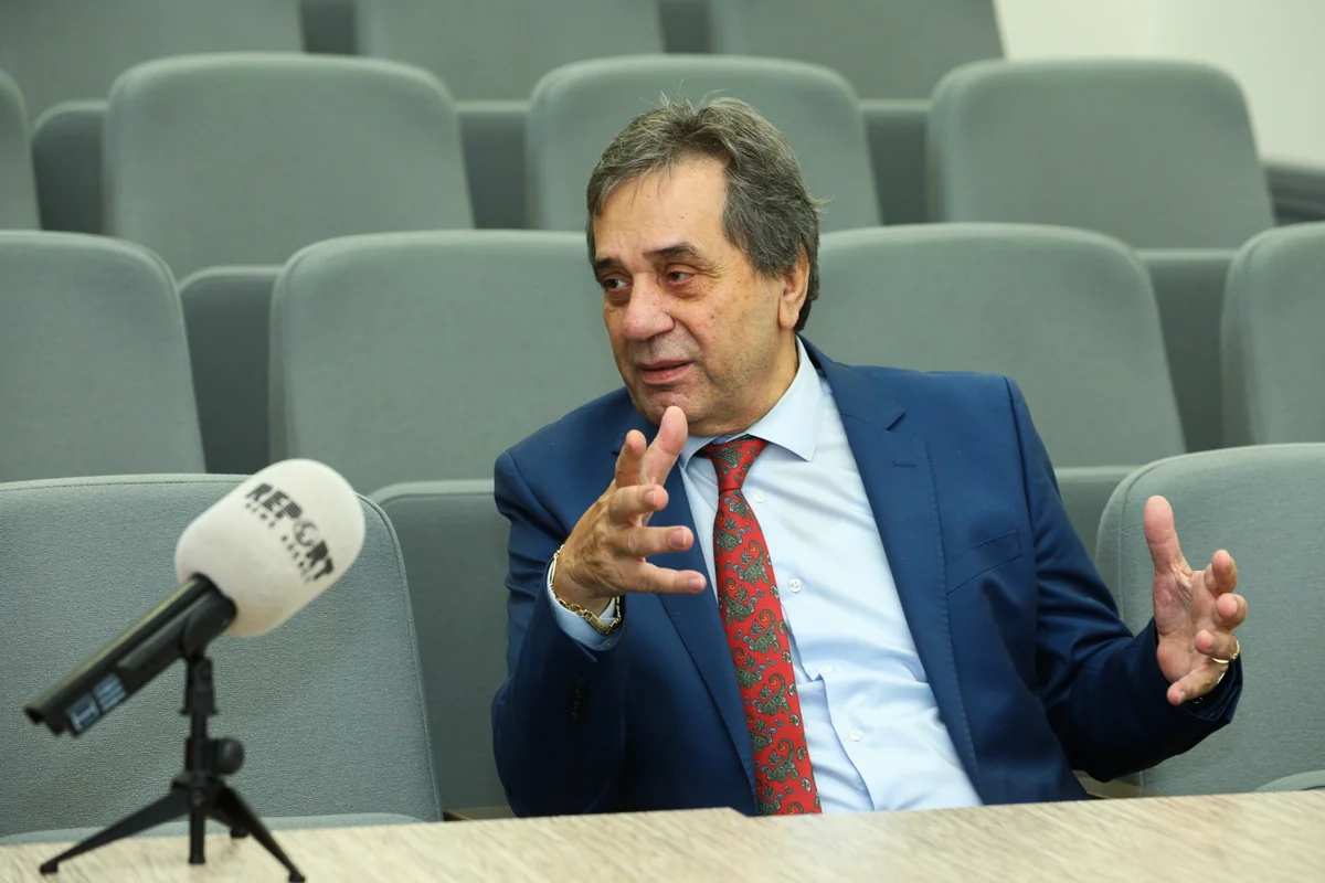 Siyavuş Kərimi: Məktəbli övladlarım da Prezident İlham Əliyevin çıxışlarını böyük həvəslə izləyirlər - MÜSAHİBƏ