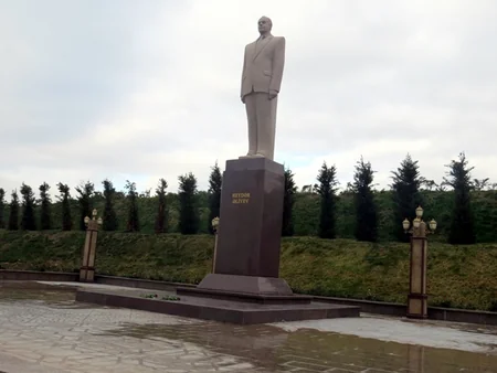 Azərbaycandakı xarici ölkələrin hərbi attaşeləri Hərbi Dəniz Qüvvələrinin bazasına səfər edib