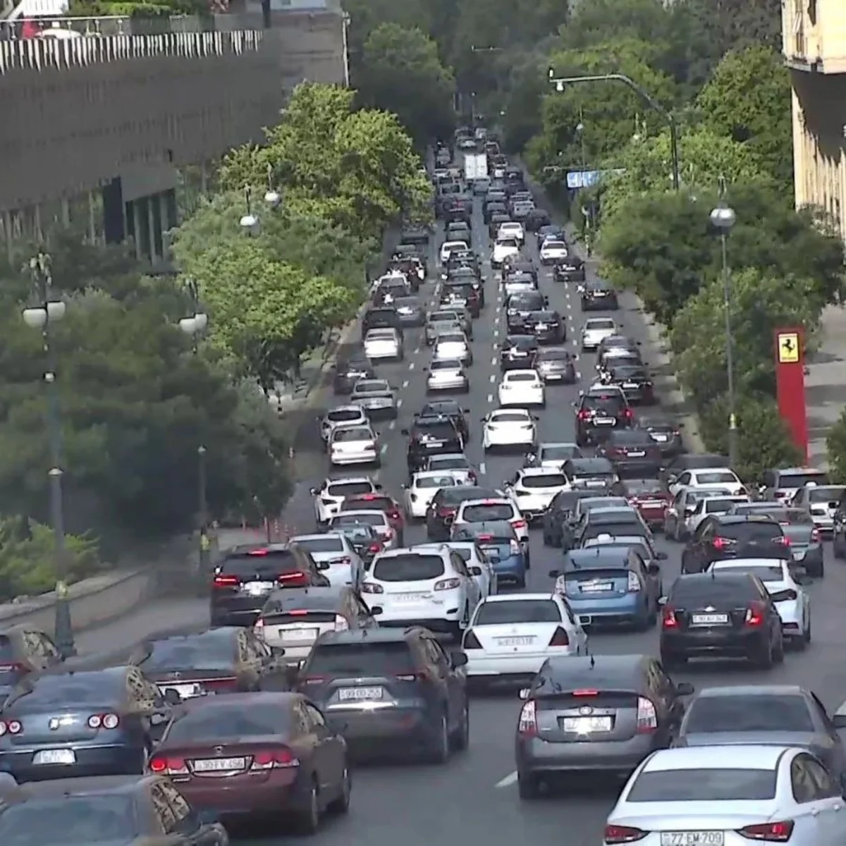 Bakının bir sıra yollarında nəqliyyatın sıxlığı yaranıb - SİYAHI