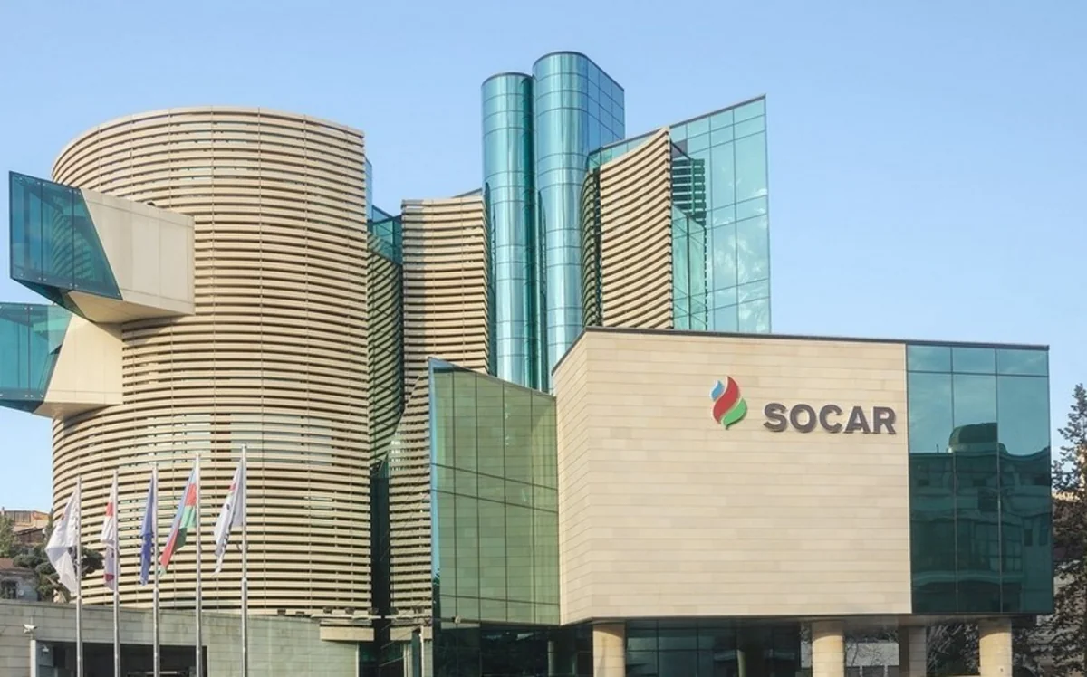 SOCAR Batumidə bina uçqunundan zərər çəkənlərə maddi yardım edib